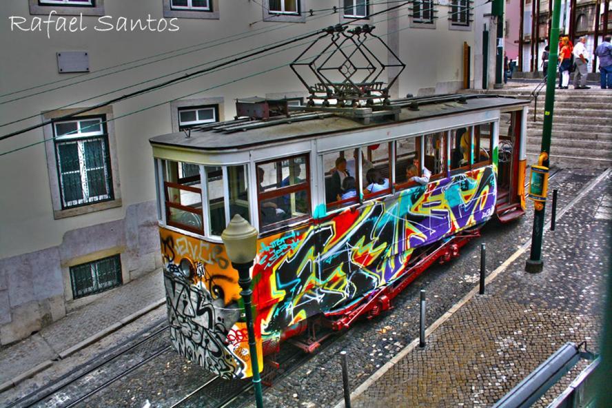 Inn-Chiado Boulevard Guest House Lisbona Esterno foto