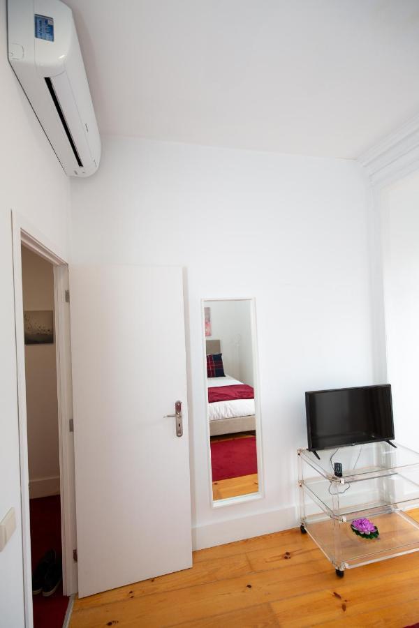 Inn-Chiado Boulevard Guest House Lisbona Esterno foto