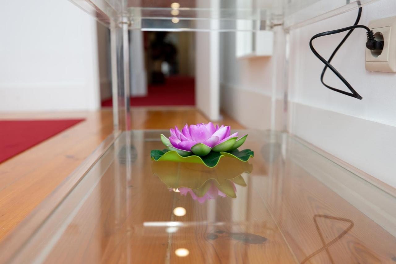 Inn-Chiado Boulevard Guest House Lisbona Esterno foto