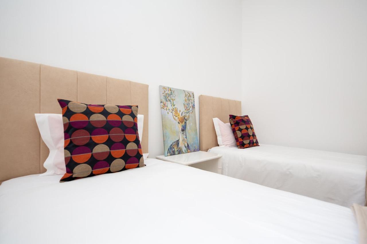 Inn-Chiado Boulevard Guest House Lisbona Esterno foto