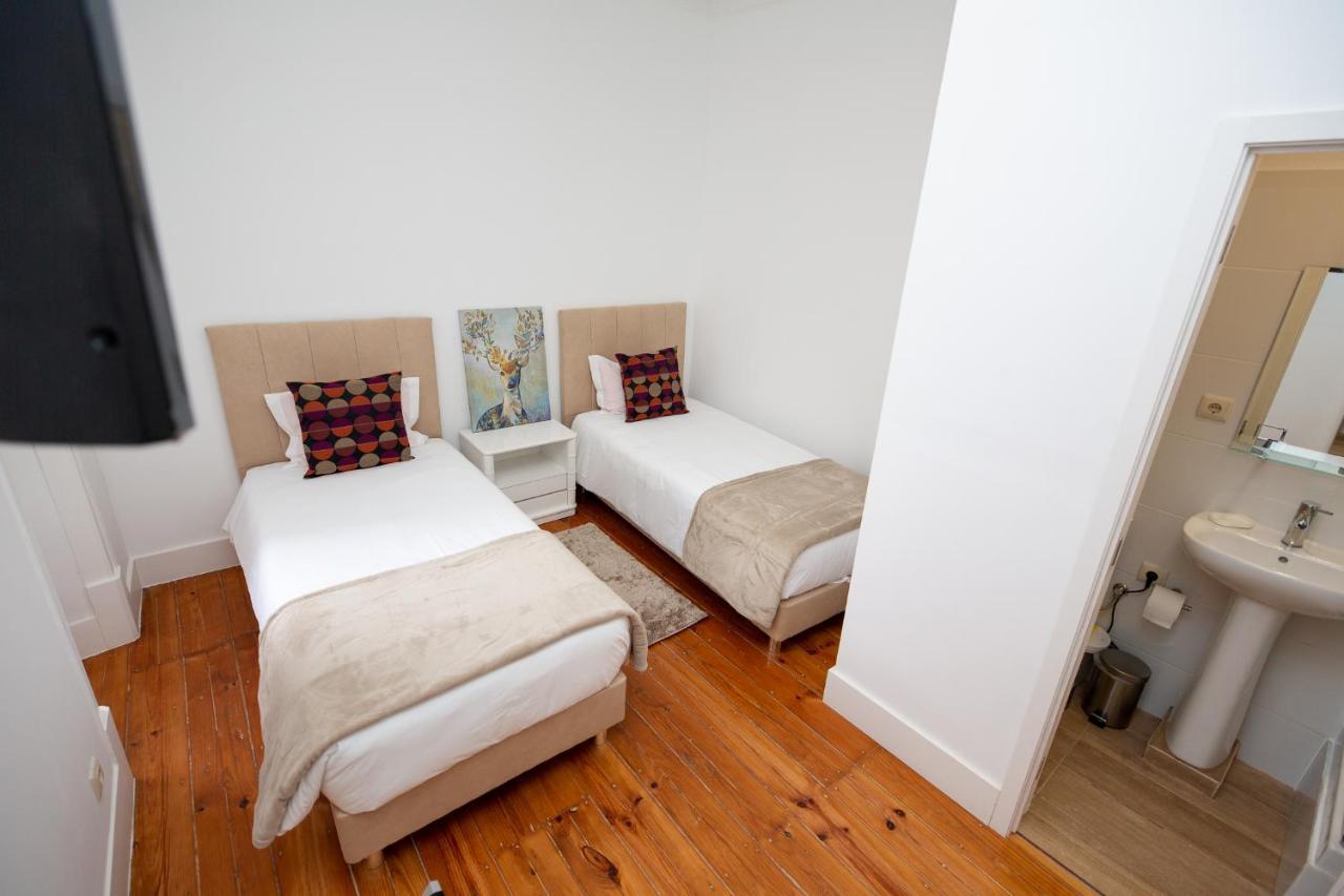 Inn-Chiado Boulevard Guest House Lisbona Esterno foto