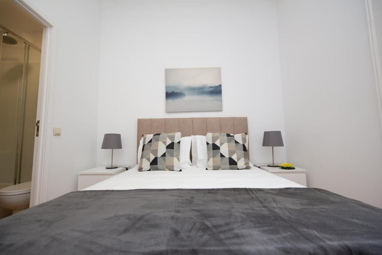 Inn-Chiado Boulevard Guest House Lisbona Esterno foto