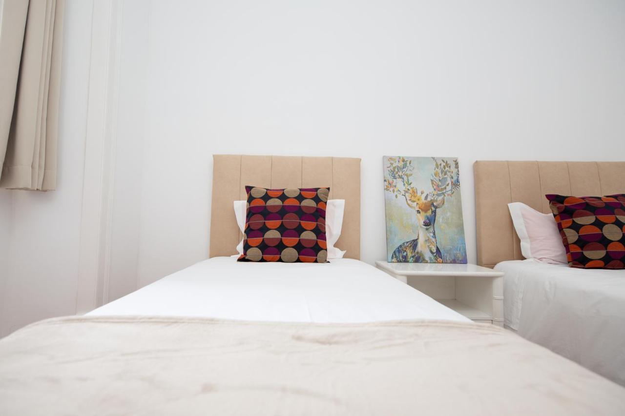 Inn-Chiado Boulevard Guest House Lisbona Esterno foto