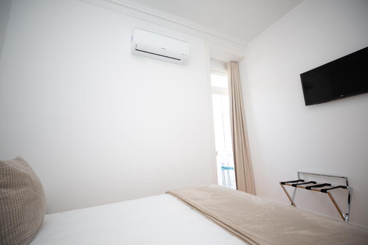 Inn-Chiado Boulevard Guest House Lisbona Esterno foto
