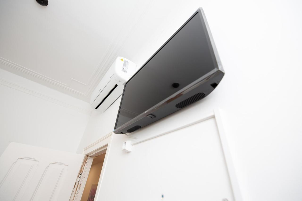 Inn-Chiado Boulevard Guest House Lisbona Esterno foto