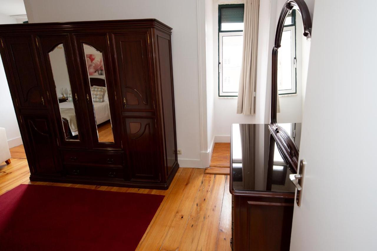 Inn-Chiado Boulevard Guest House Lisbona Esterno foto