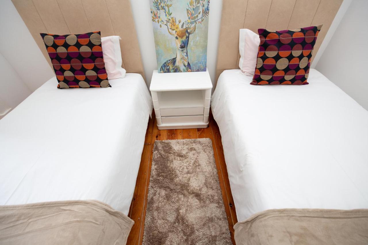 Inn-Chiado Boulevard Guest House Lisbona Esterno foto