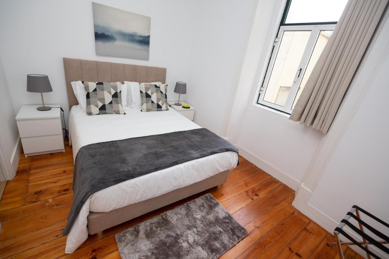 Inn-Chiado Boulevard Guest House Lisbona Esterno foto