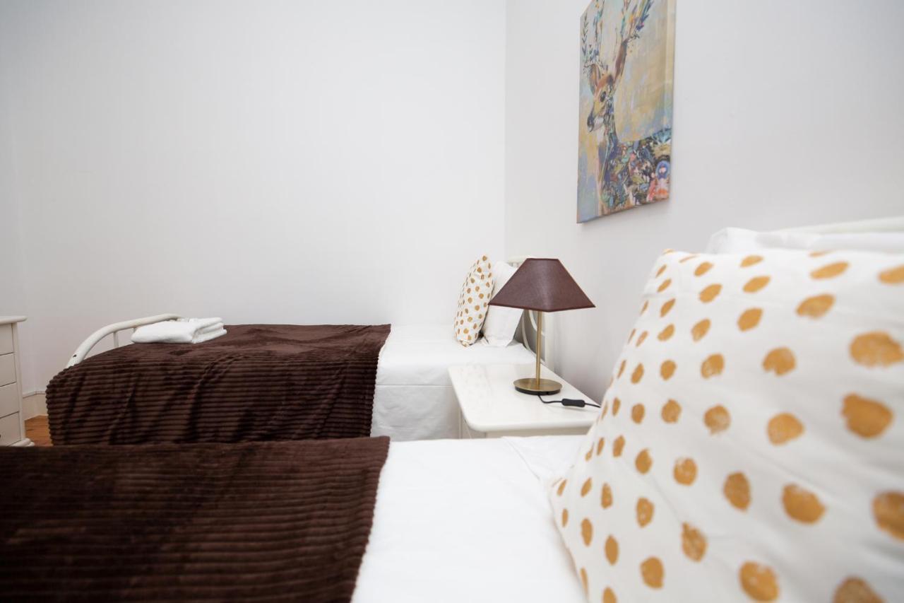 Inn-Chiado Boulevard Guest House Lisbona Esterno foto